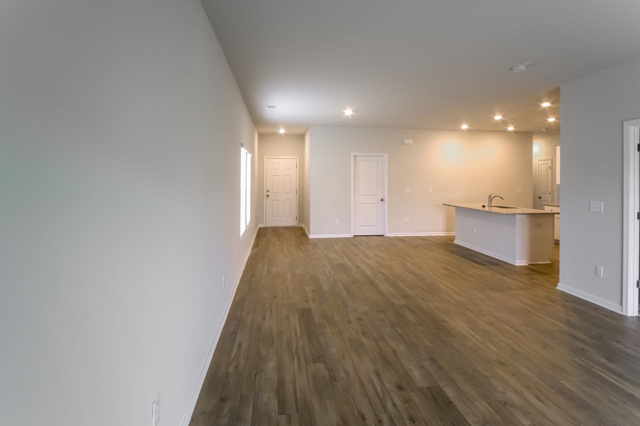 611 Watercliff Dr - Photo 5 of 20