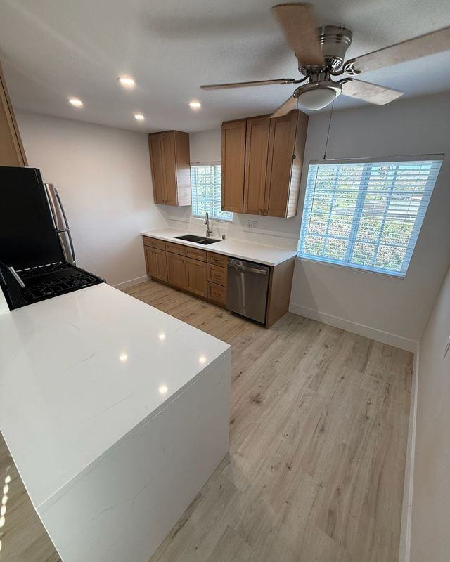 2215 1/12 Grand Ave - Photo 5 of 34