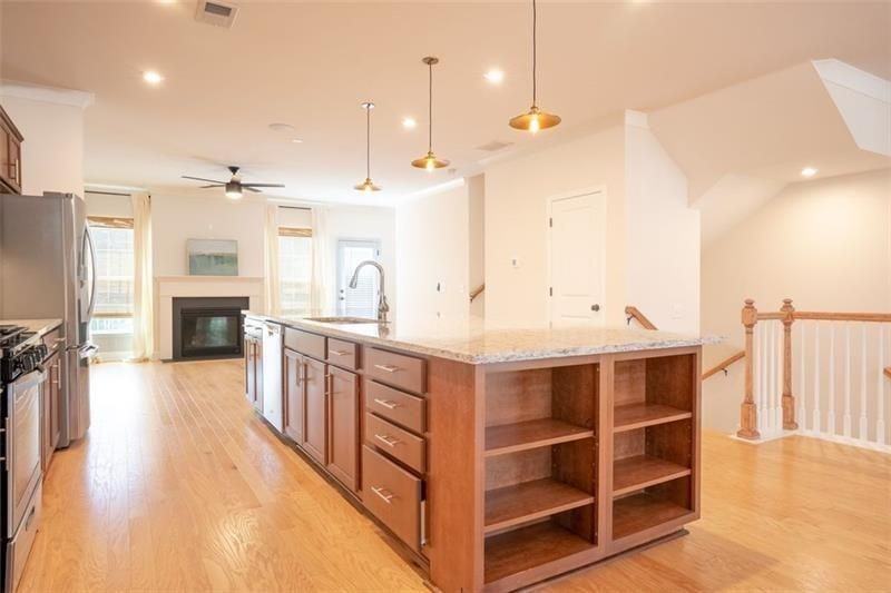 1059 Caruso Dr - Photo 4 of 19