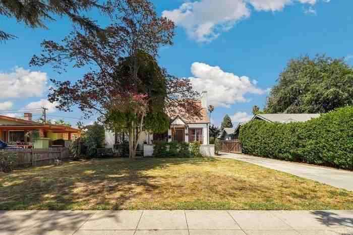 1791 Rose Villa St - Photo 2 of 32