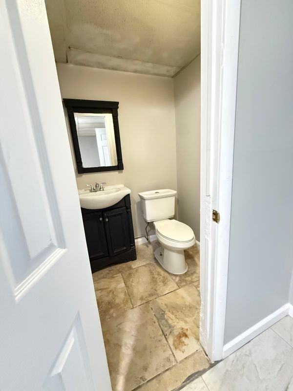 845 Poplar St - Photo 2 of 8