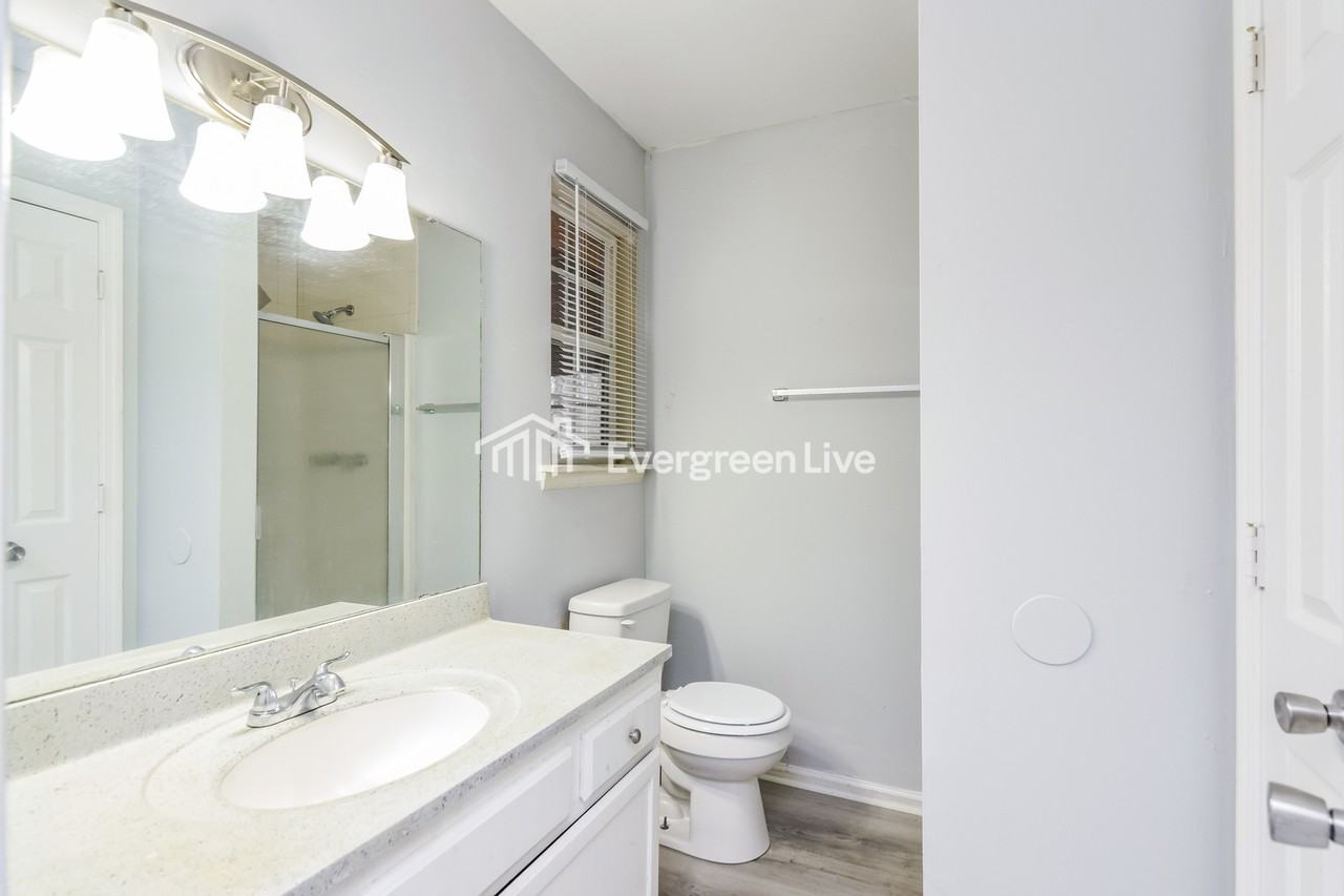 404 Winslow Way - Photo 5 of 9