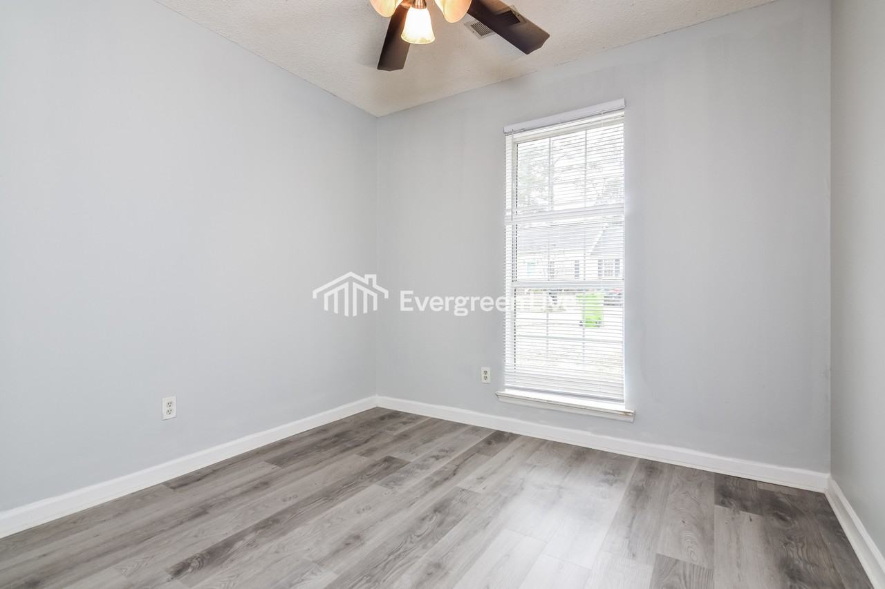 404 Winslow Way - Photo 6 of 9