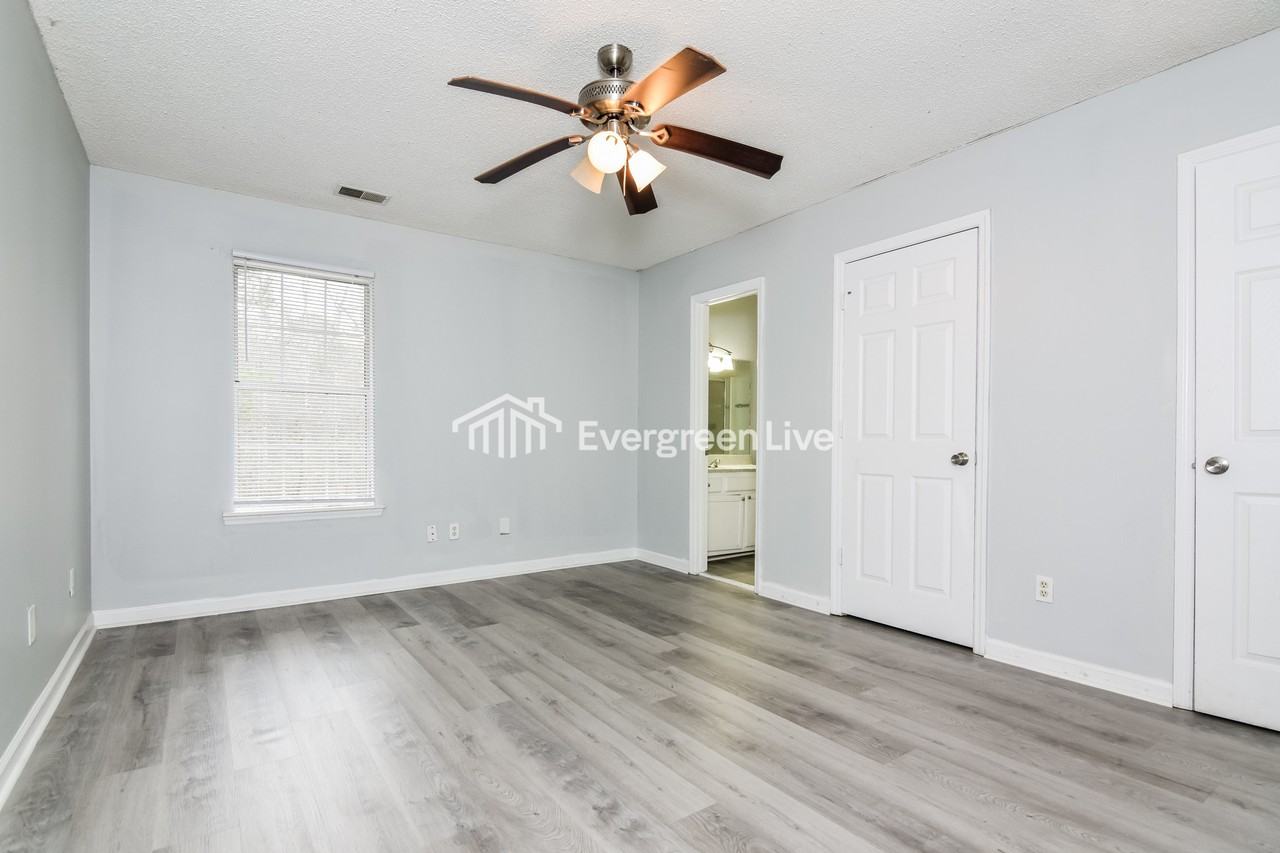 404 Winslow Way - Photo 7 of 9