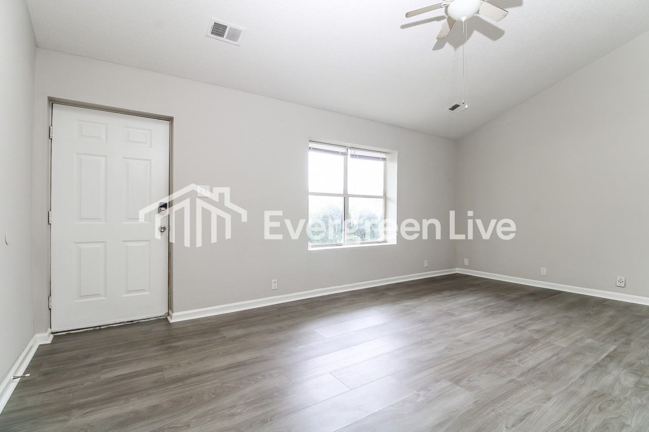 121 Bill Williamson Ct - Photo 3 of 15