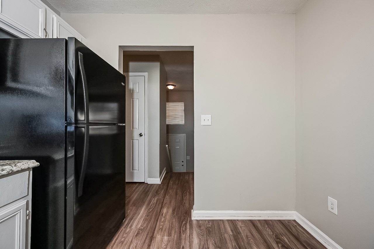 6698 Bent Creek Dr - Photo 5 of 16