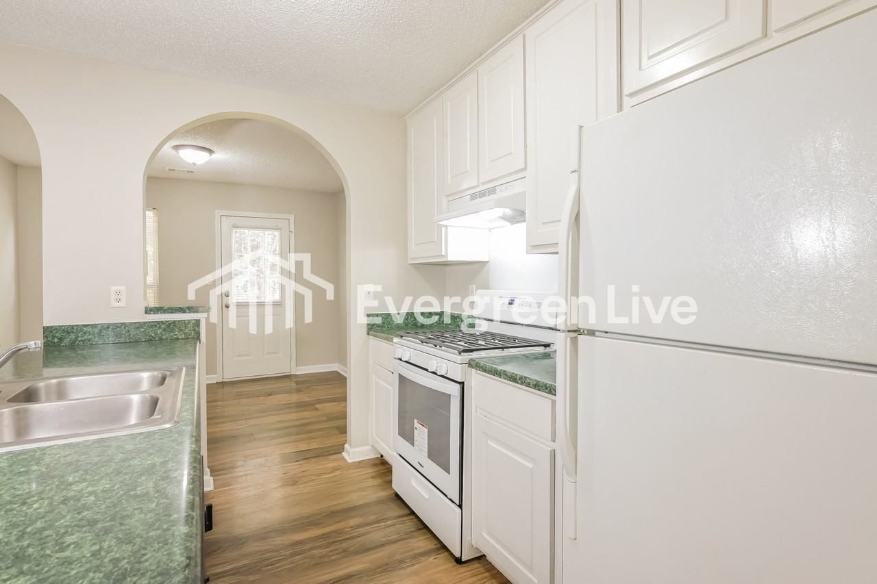 6380 Ariaal Dr - Photo 4 of 15