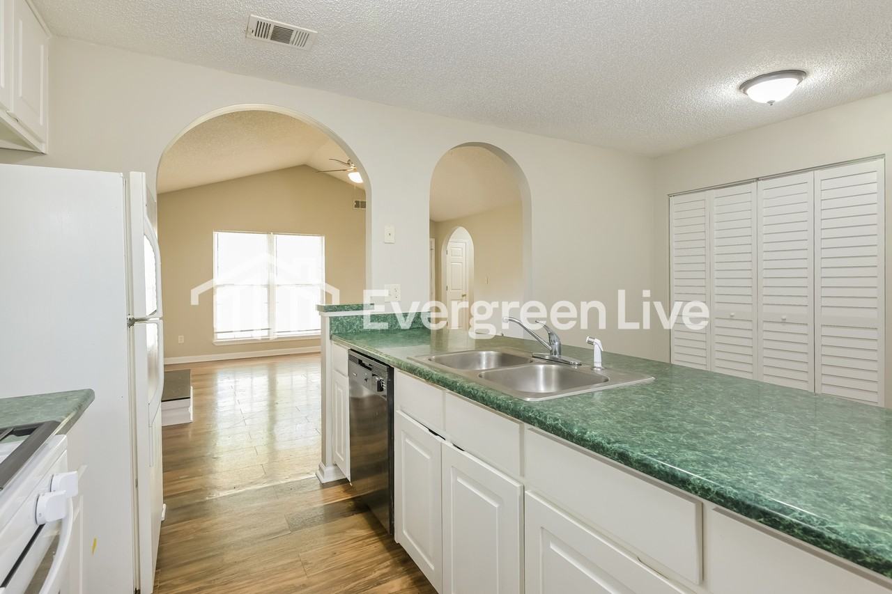 6380 Ariaal Dr - Photo 5 of 15
