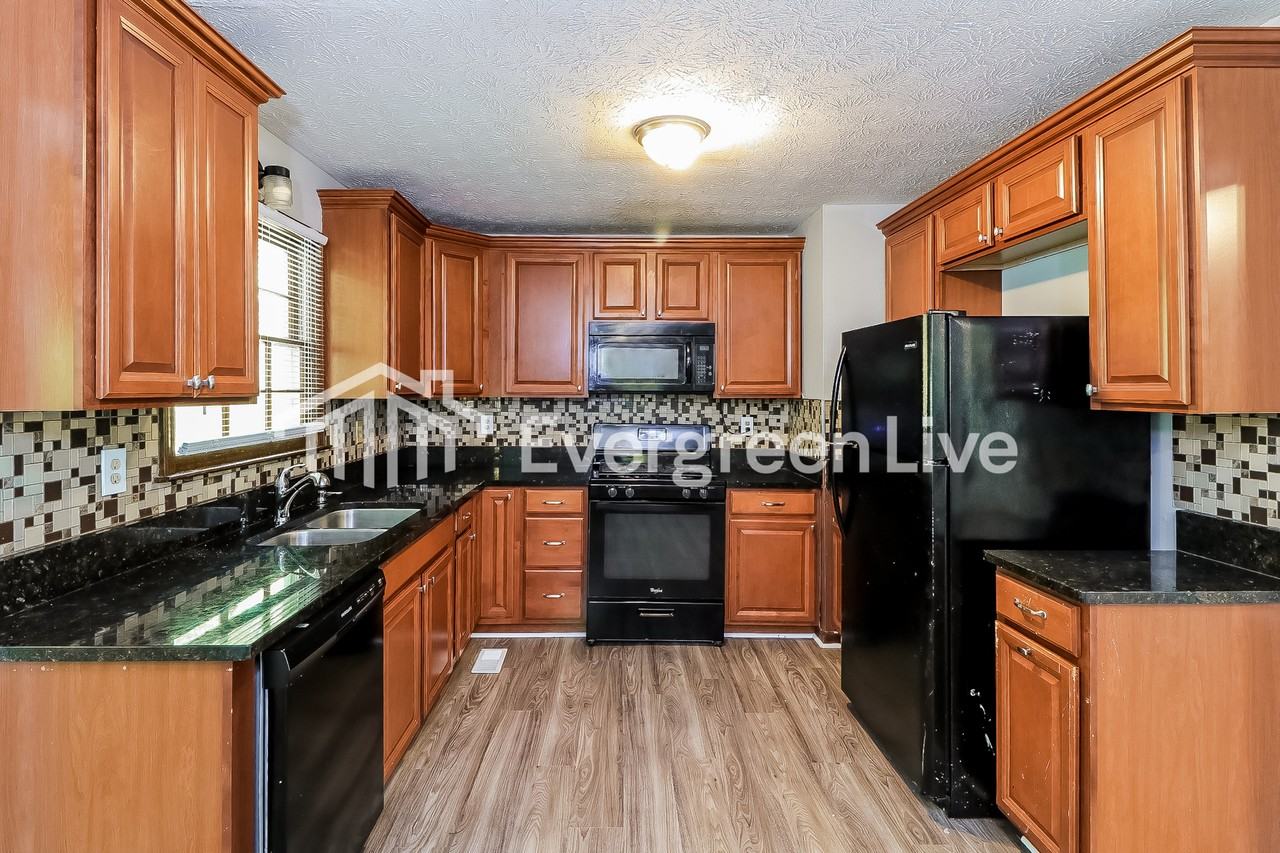 7382 Grove Wood Dr - Photo 5 of 15