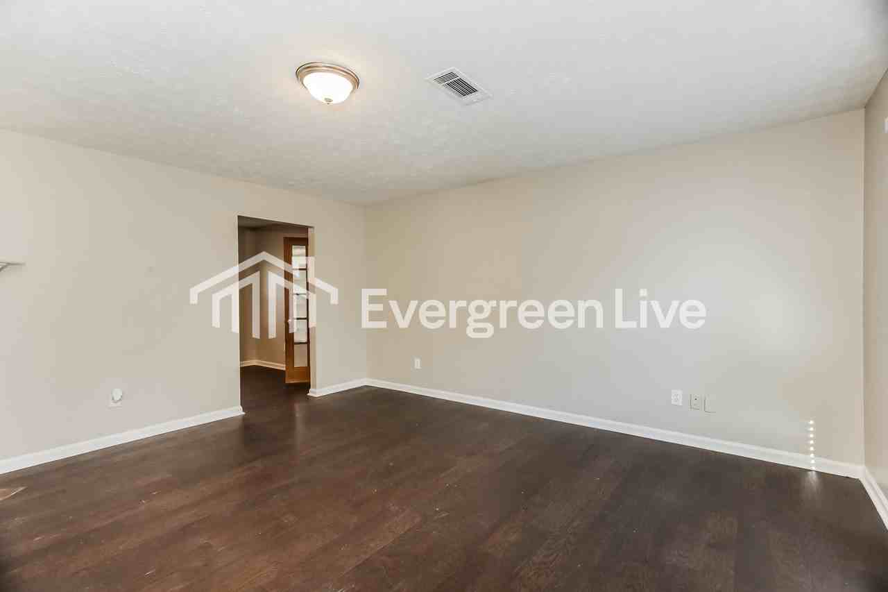 141 Marians Way - Photo 5 of 15