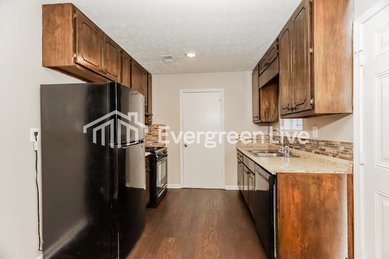 141 Marians Way - Photo 6 of 15