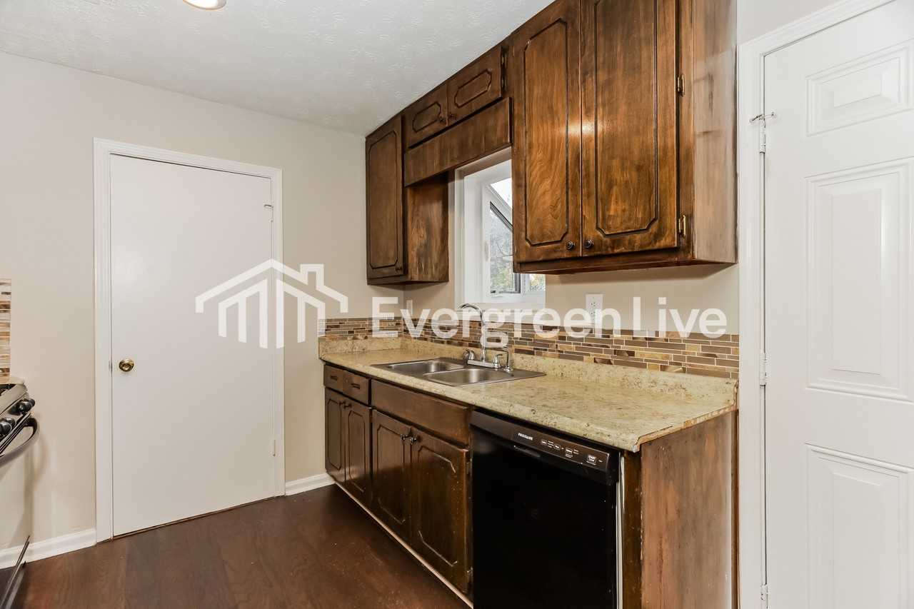 141 Marians Way - Photo 7 of 15