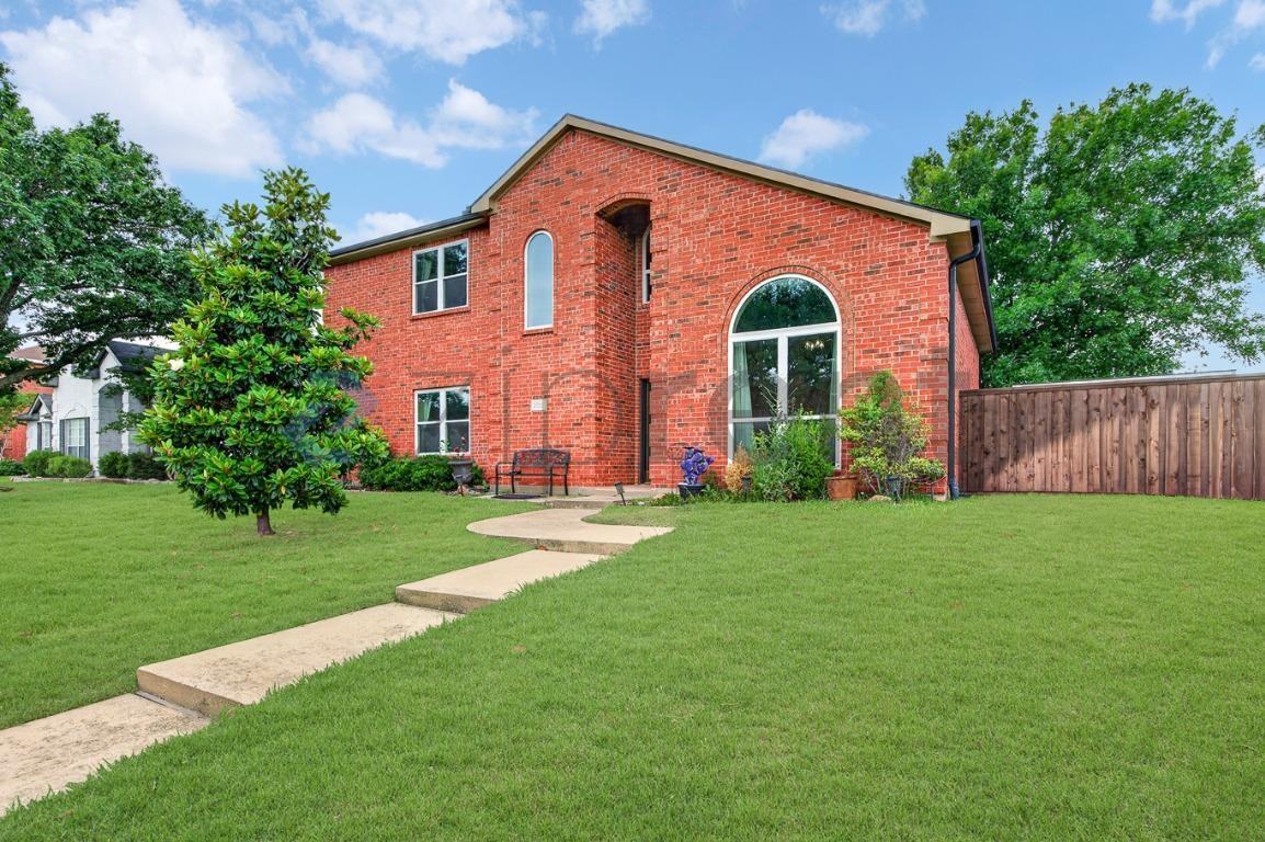 7011 Cottonwood Cir - Photo 2 of 31