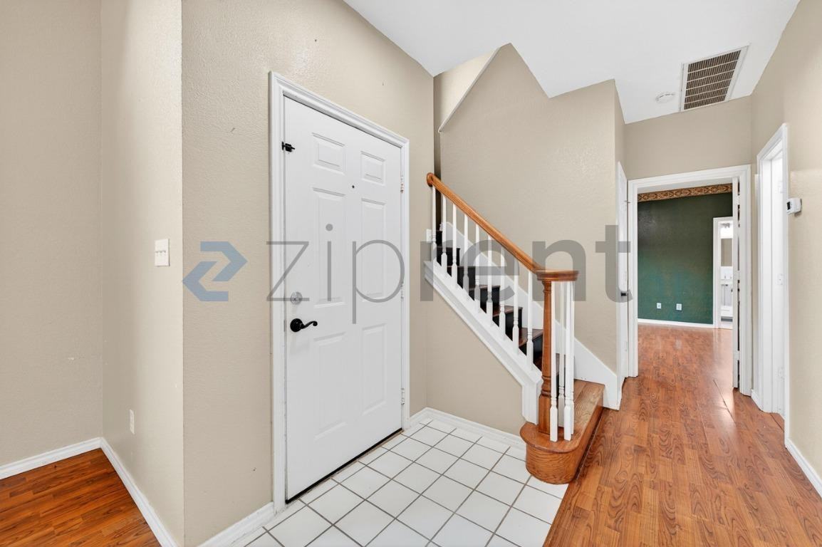 7011 Cottonwood Cir - Photo 5 of 31