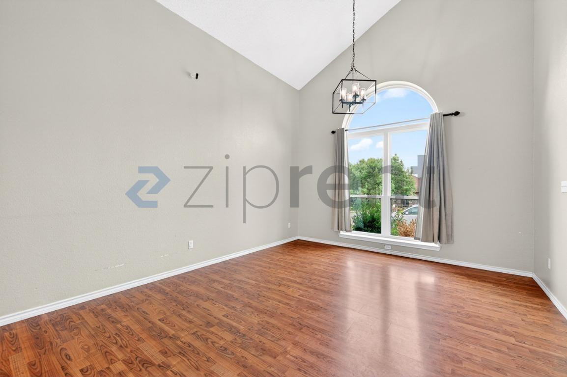 7011 Cottonwood Cir - Photo 6 of 31