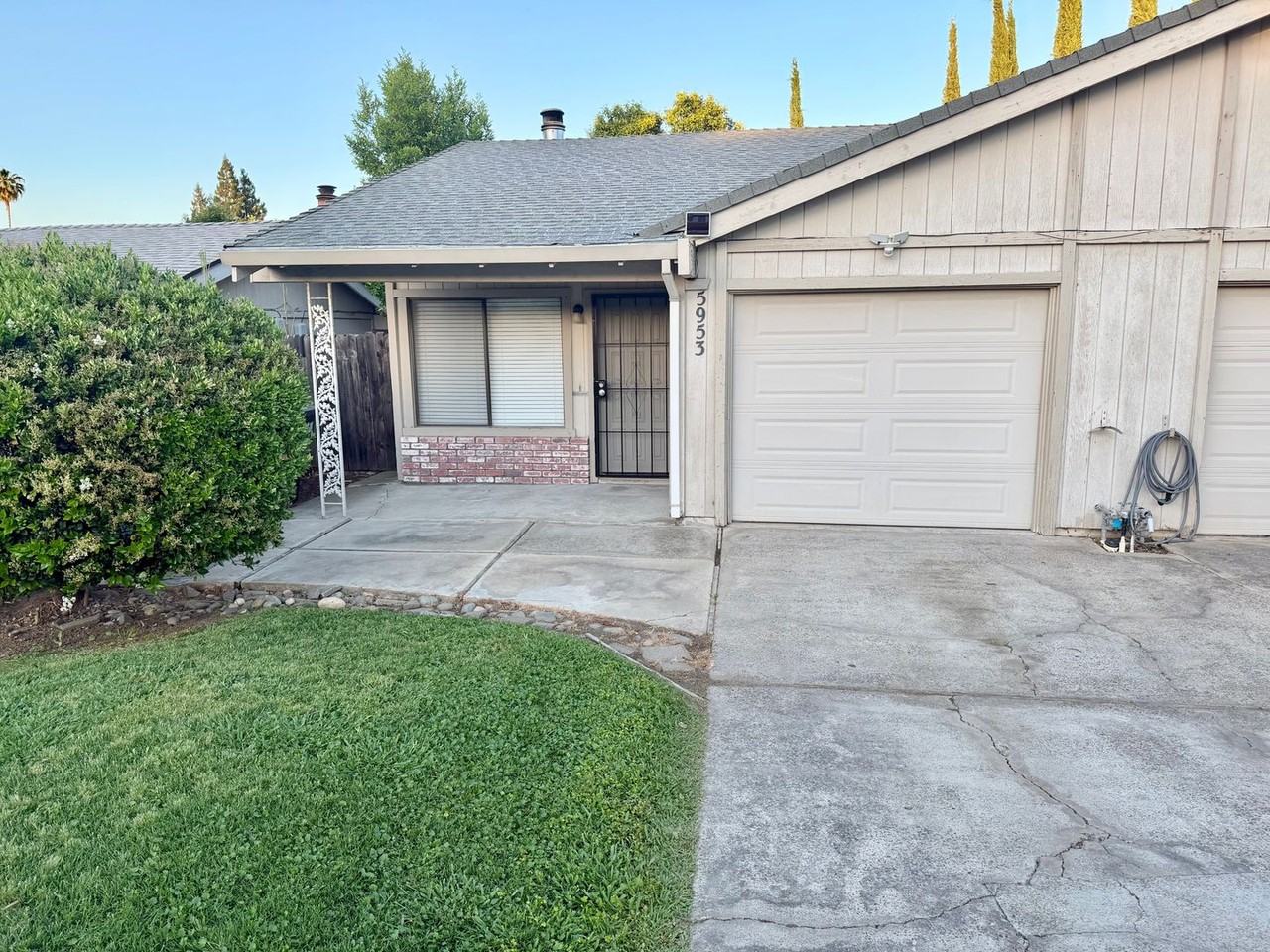 5953 Moss Creek Cir