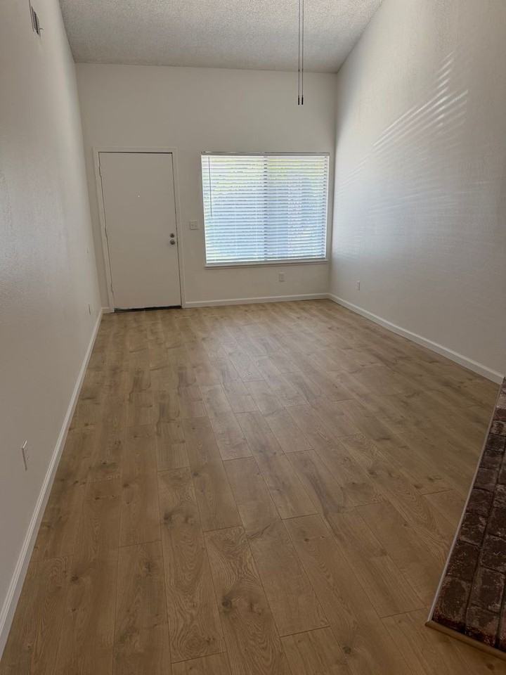 5953 Moss Creek Cir - Photo 2 of 10