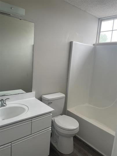 403 S Thomas Rd #E - Photo 4 of 7
