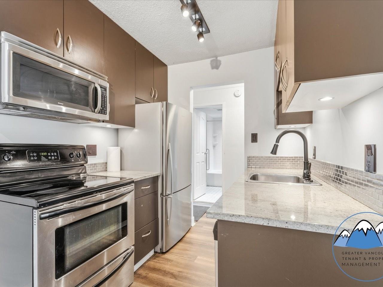 270 3rd St W - Photo 4 of 25