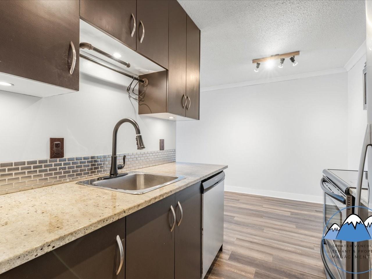 270 3rd St W - Photo 5 of 25