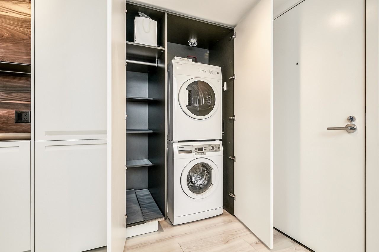 1133 Hornby St #1501 - Photo 5 of 19