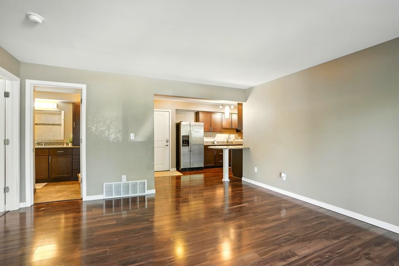 1000 Oakcrest St #112 - Photo 4 of 22
