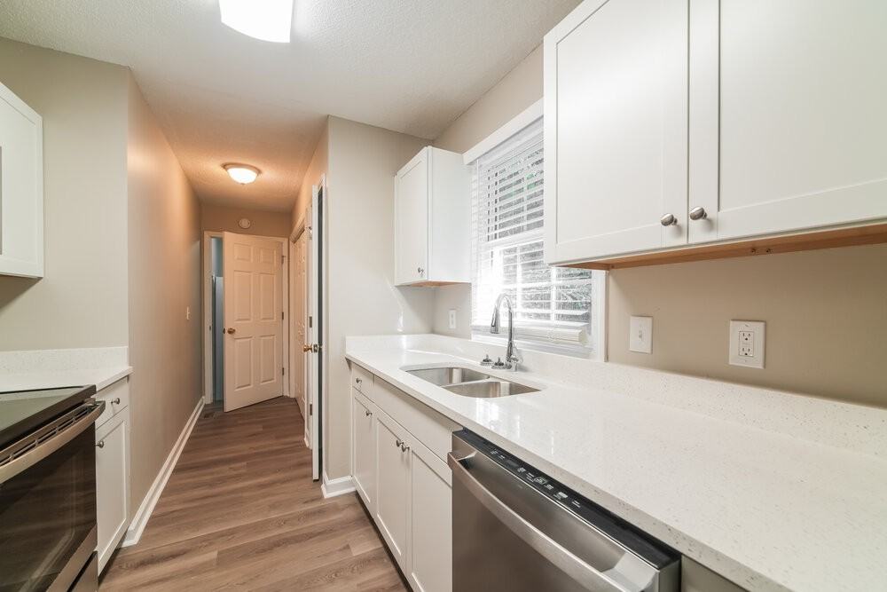 8889 Timmons Cir - Photo 6 of 16