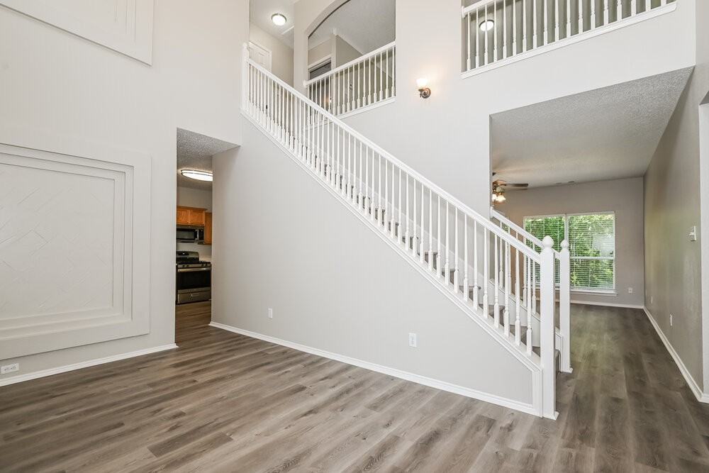 5717 San Marino Dr - Photo 4 of 17