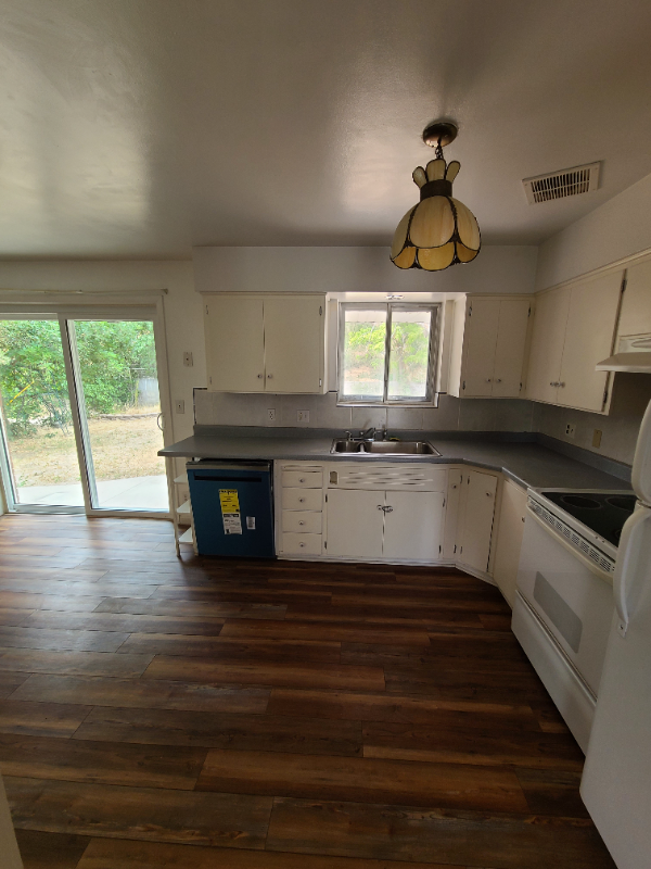 1338 Henderson Dr - Photo 5 of 28