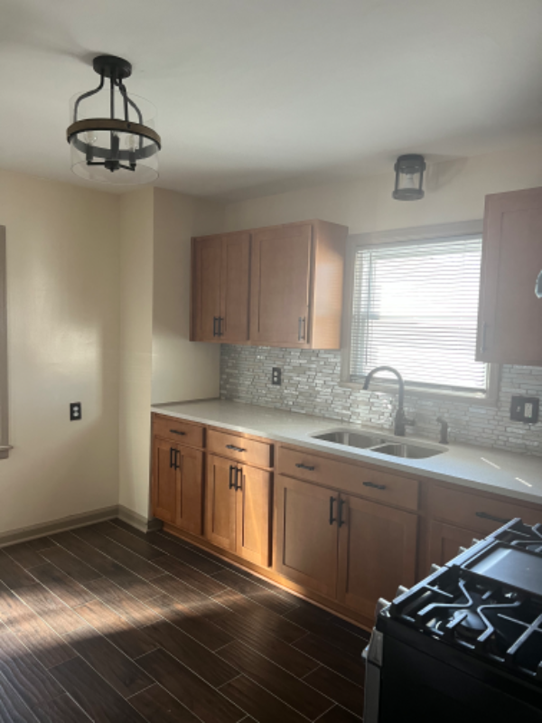 6685 N 42nd St - Photo 3 of 23