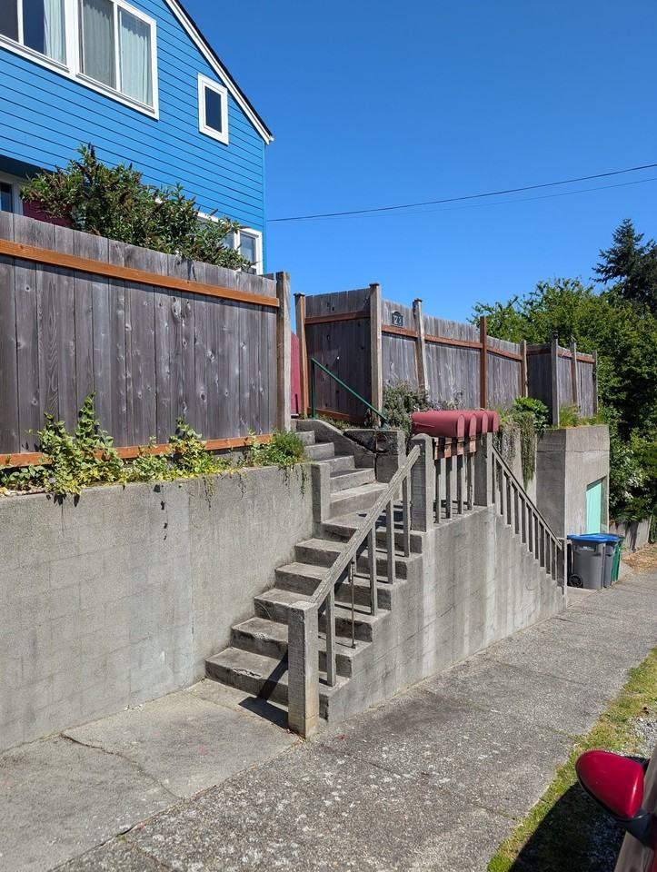 1208 10th St - Photo 3 of 26