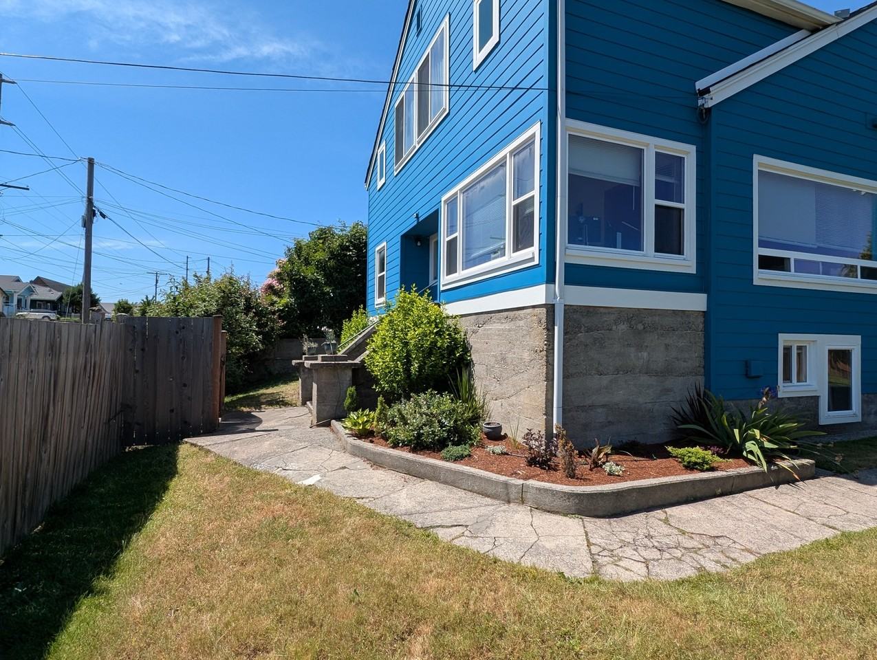 1208 10th St - Photo 4 of 26