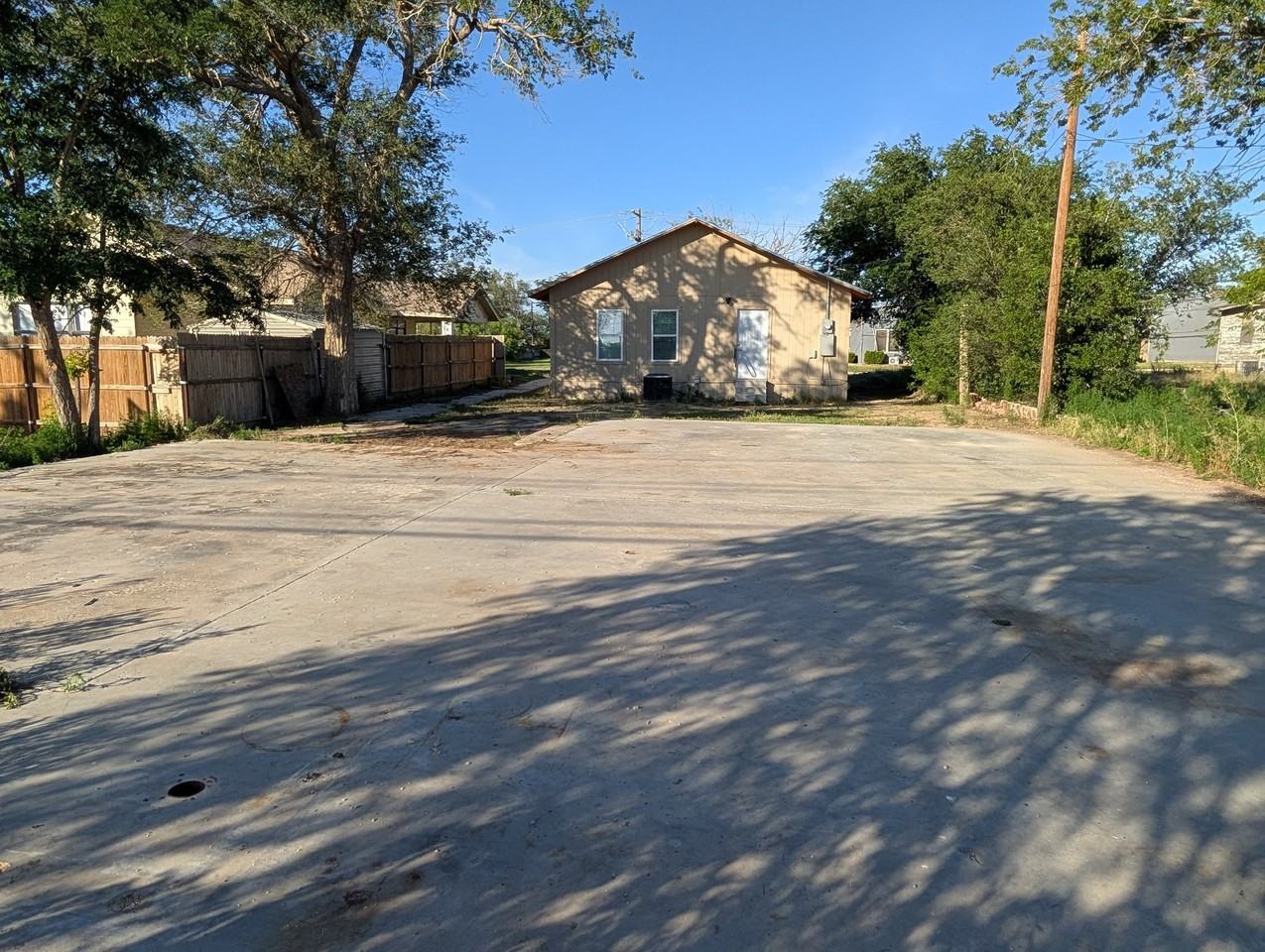 406 Goliad St - Photo 3 of 24
