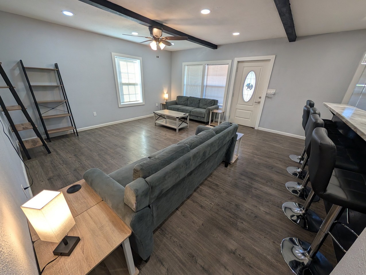 406 Goliad St - Photo 4 of 24