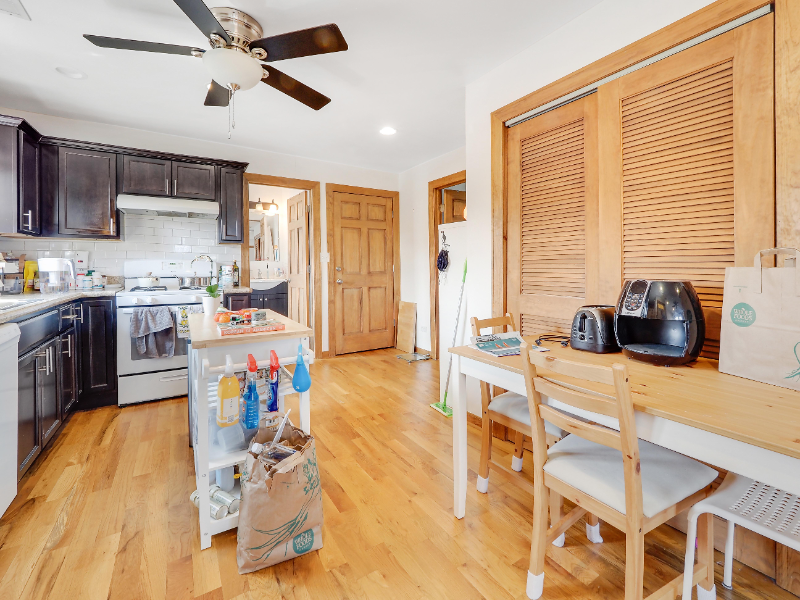 1148 W Belmont Ave #3 - Photo 4 of 9