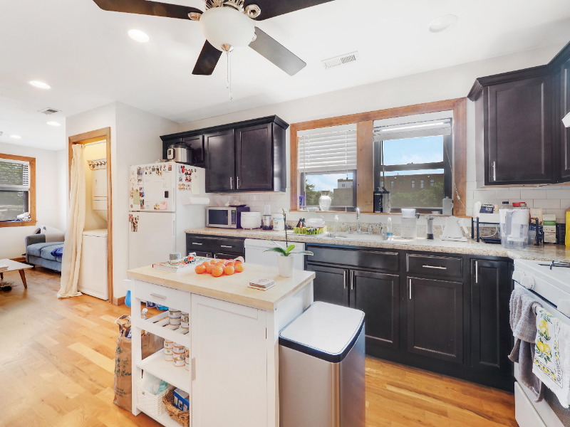 1148 W Belmont Ave #3 - Photo 5 of 9