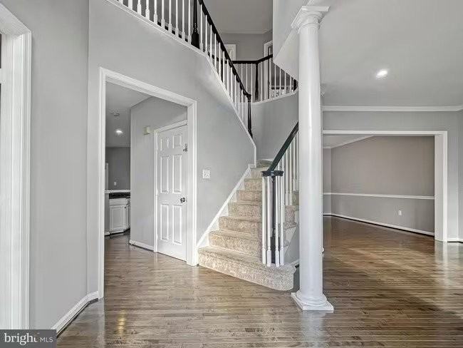 214 W Locust St - Photo 2 of 19