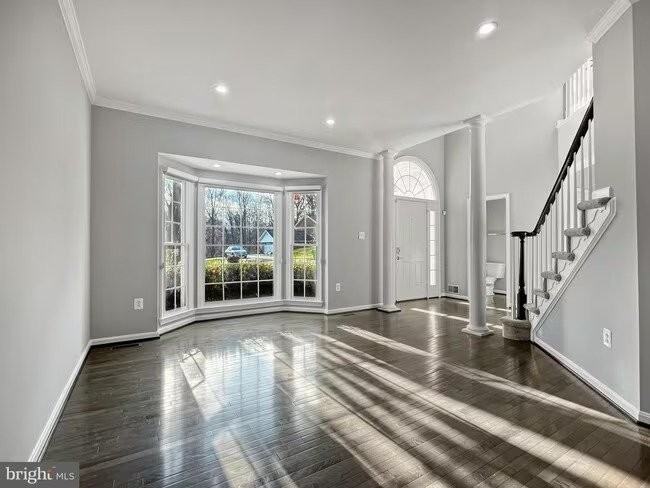 214 W Locust St - Photo 4 of 19
