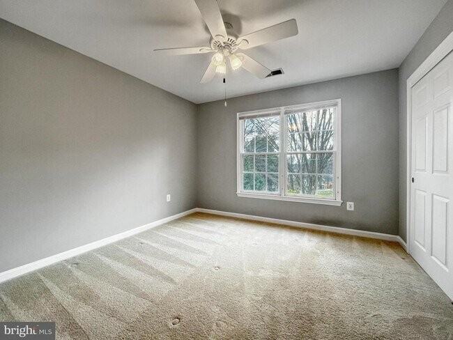 214 W Locust St - Photo 7 of 19