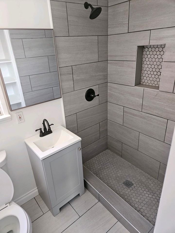 1915 E 60th St - Photo 5 of 6