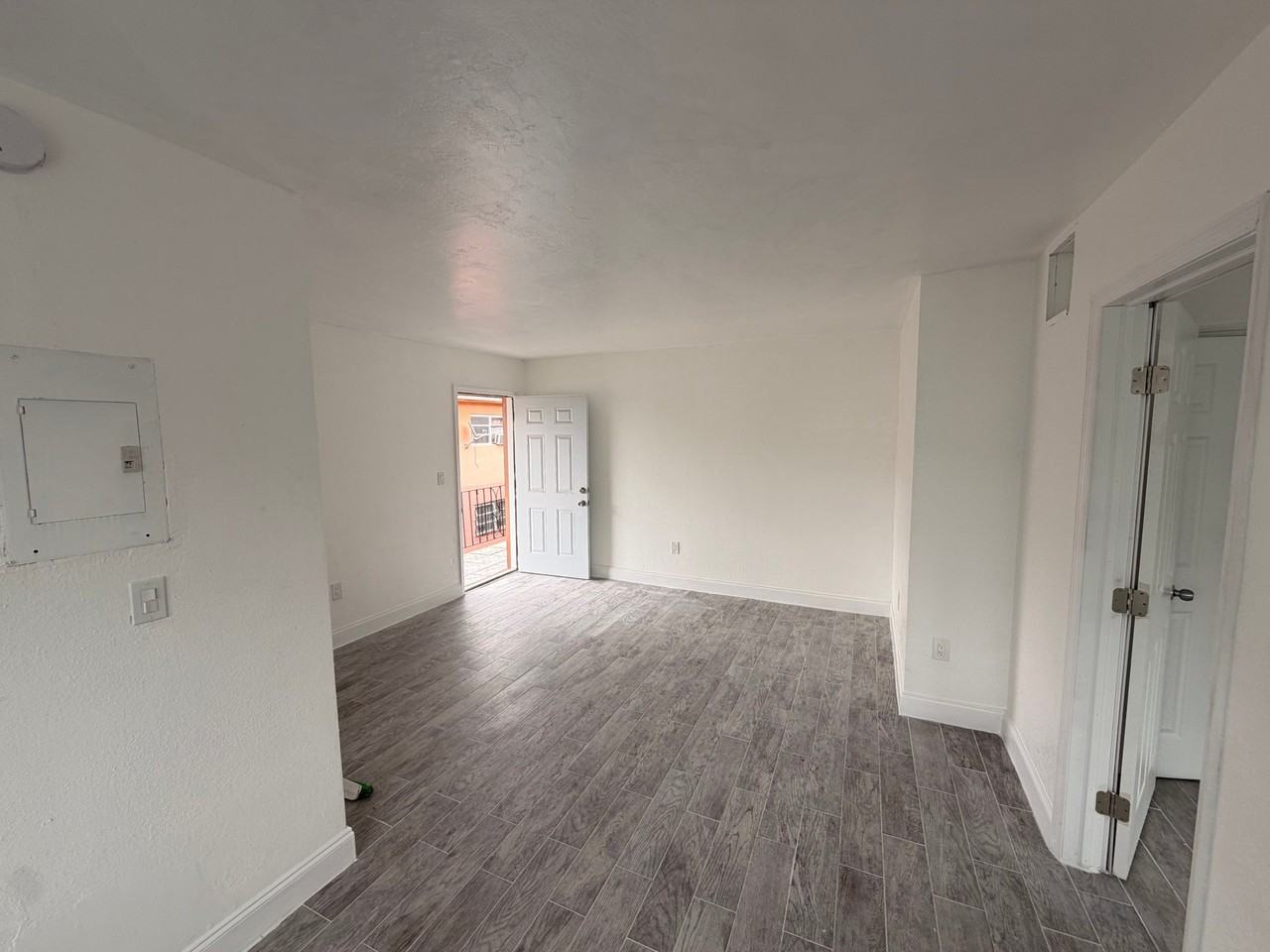 153 Ne 80th Ter #5 - Photo 6 of 9