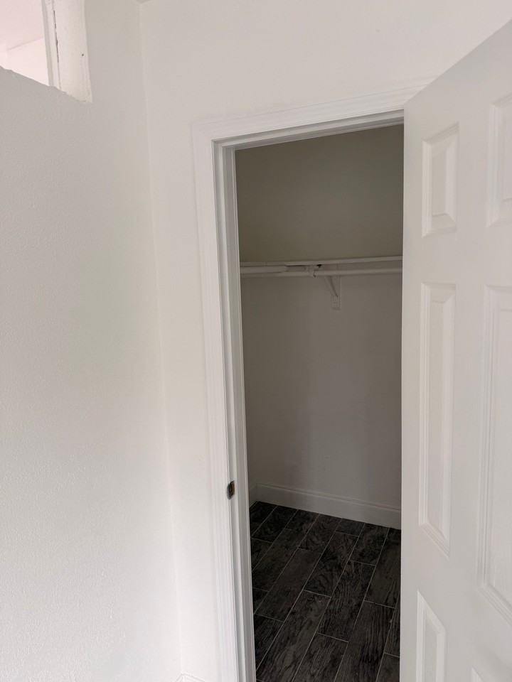153 Ne 80th Ter #5 - Photo 7 of 9