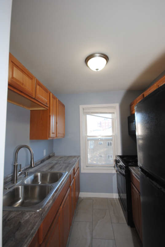 142 Jencks St #3 - Photo 4 of 7