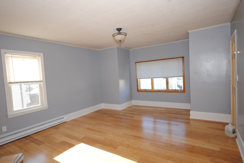 142 Jencks St #3 - Photo 5 of 7