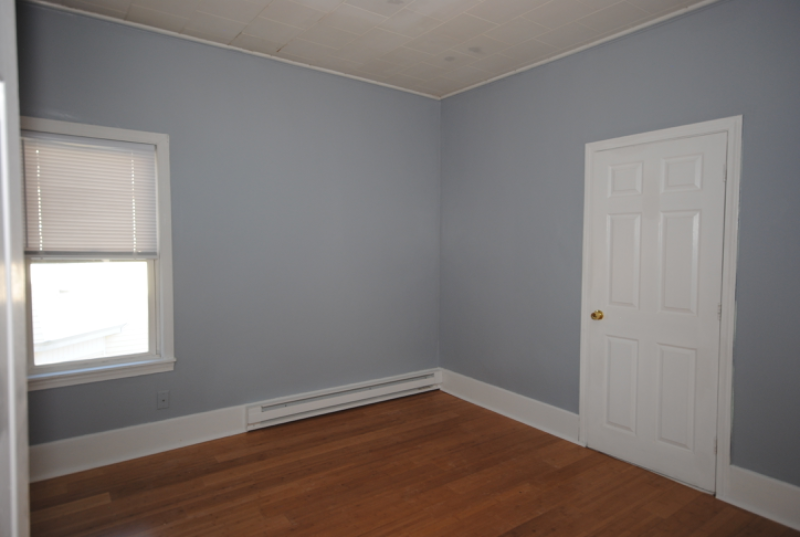 142 Jencks St #3 - Photo 6 of 7