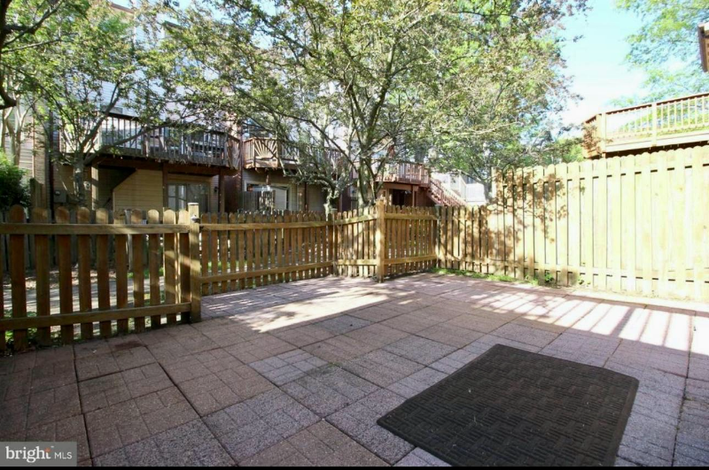 5804 Apsley House Ct - Photo 3 of 11