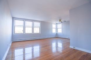 2417 W Farragut Ave #2 - Photo 1 of 1
