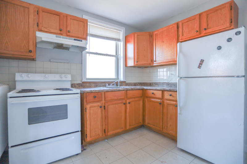 2417 W Farragut Ave #2 - Photo 4 of 8