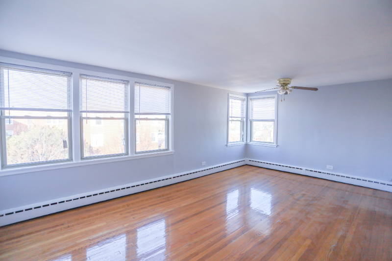 2417 W Farragut Ave #2 - Photo 5 of 8