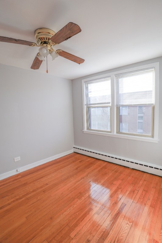2417 W Farragut Ave #2 - Photo 6 of 8